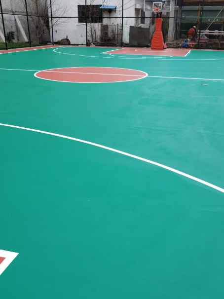 湘东 球场长期使用易出现地面开裂